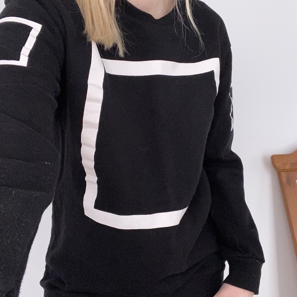 Black and white square crewneck - Picture 2 of 6